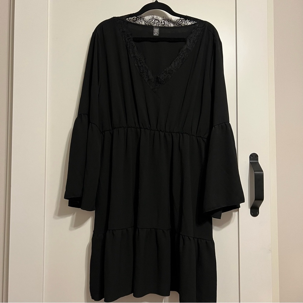 SHEIN Elegant Black Long Sleeve Dress with Lace Trim
